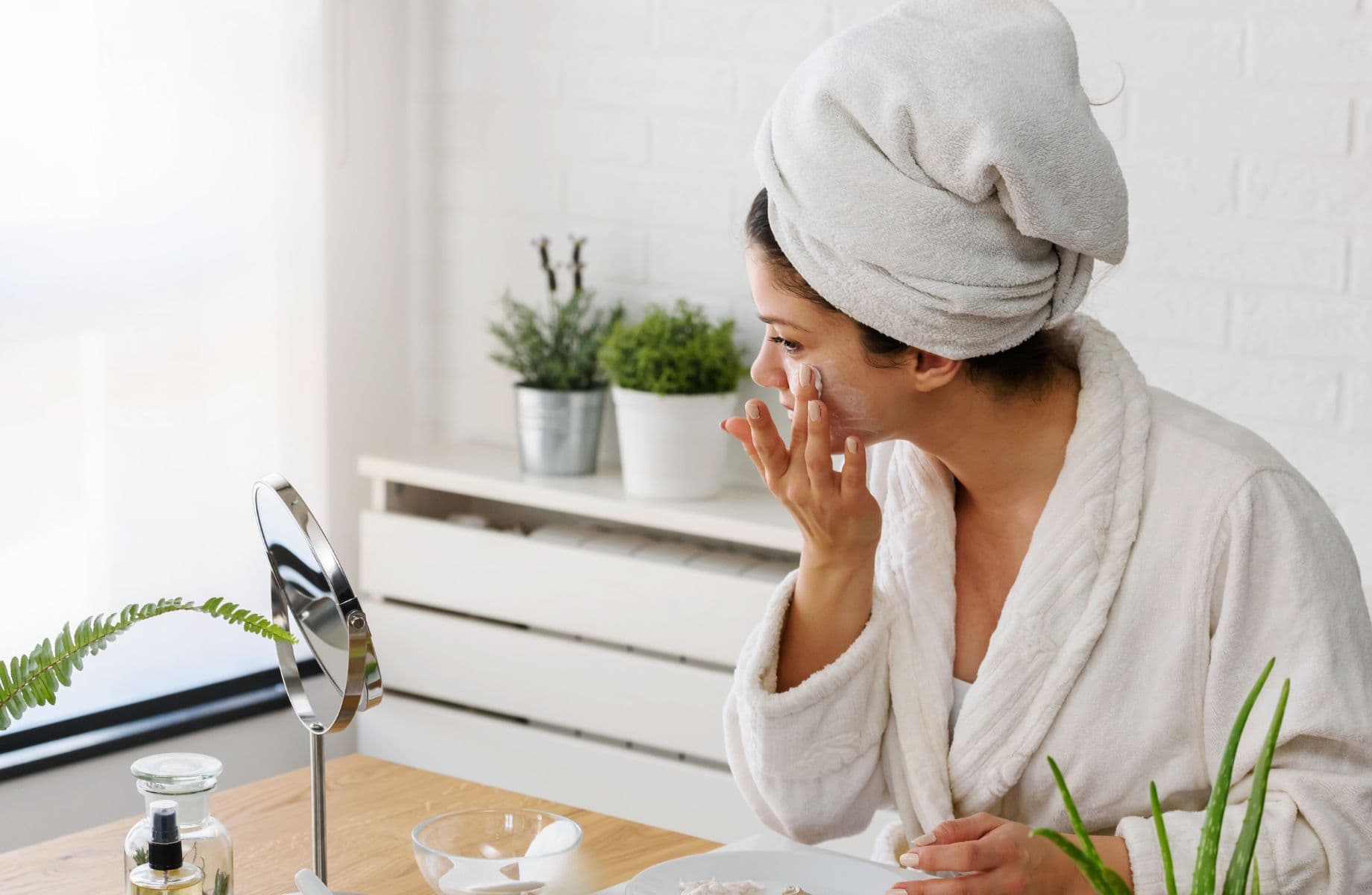 흐트러진 정신을 깨우는 향기의 마법, 업무 효율과 집중력을 높이는 에센셜 오일 활용법